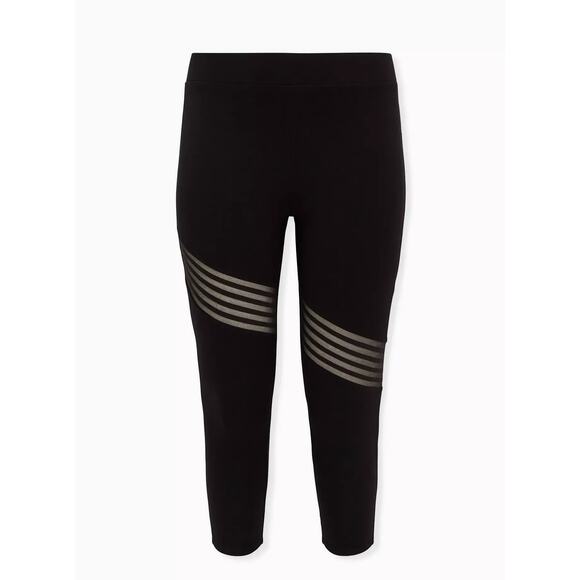 NWT Torrid Crop Premium Legging Asymmetrical Shadow Stripe Black Size: 5X (28) - Picture 3 of 5
